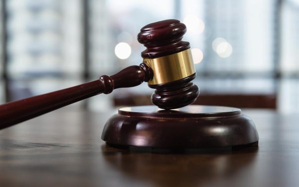 Președintele anunță referendum pentru magistrați: Justiția, luată la ochi