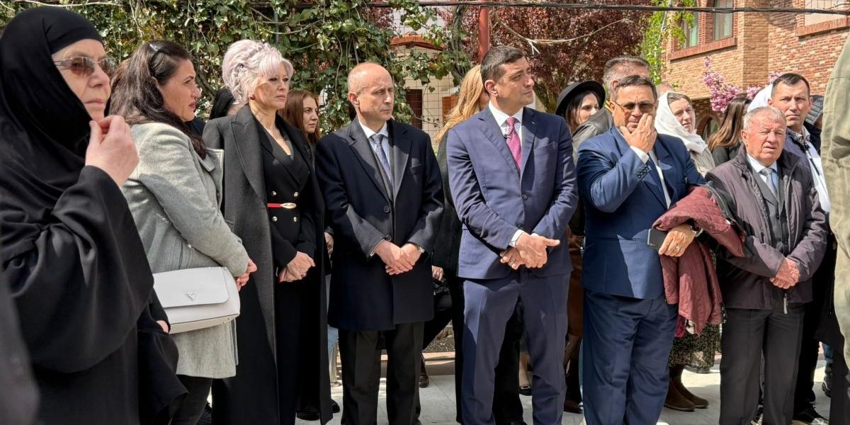 Simion, supărat pe Nicușor Dan, a schimbat Cotrocenii pe moaștele Sfântului Gheorghe