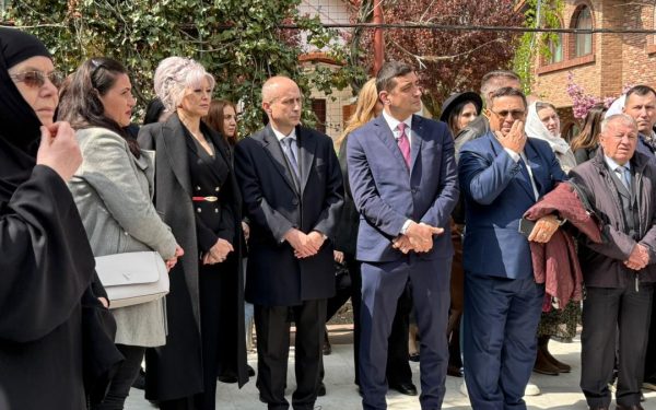 Simion, supărat pe Nicușor Dan, a schimbat Cotrocenii pe moaștele Sfântului Gheorghe