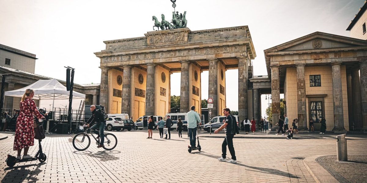 Berlin, recompensă pentru turiști: strâng deșeuri, primesc beneficii