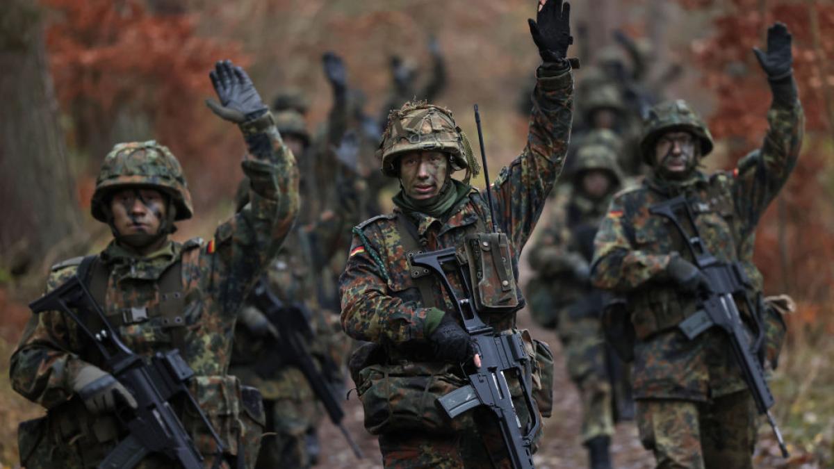 Autoritățile din Germania au introdus o nouă legislație care impune restricții stricte pentru bărbații cu vârsta între 17 și 45 de ani în ceea ce privește deplasările în afara țării