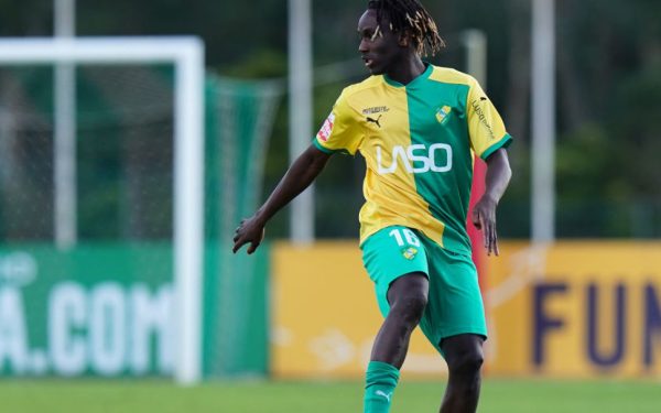 Tânăr fotbalist, înjunghiat pe stradă! Poliția îl caută pe suspect