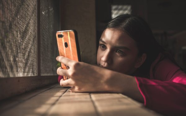 De ce dispar prietenii brusc? Fenomenul „ghosting”, explicat științific