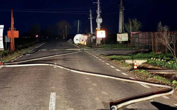 Un accident rutier produs pe DN 1D, în apropierea kilometrului 22+900, a generat evacuarea a 72 de persoane din 50 de locuințe din comuna Ciorani