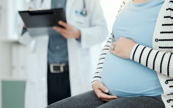 Gravidă, nevoită să fugă în Germania: 13.000€ pentru supraviețuirea bebelușului, după refuz la Filantropia București