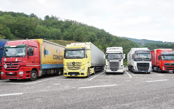 Șoferii de TIR blochează Italia: Grevă masivă pentru motorină, din 20 aprilie