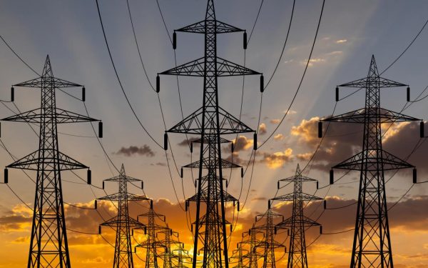 Guvernul înăsprește regulile de racordare la electricitate. Bolojan: Gata cu specula!
