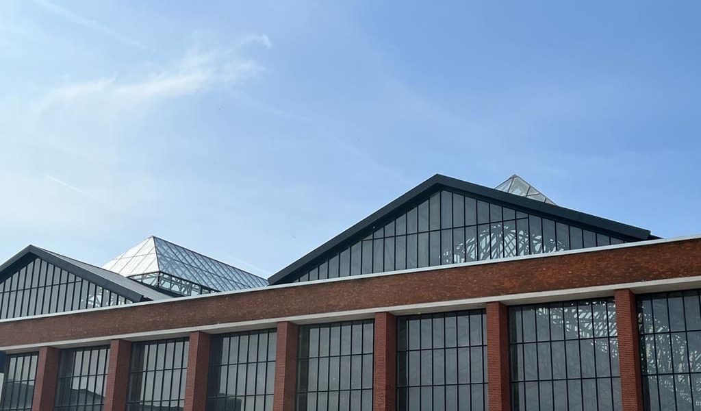 Uși „de lux” de 4.000€, „evaporate” la Hala Laminor din Sectorul 3: Prejudiciu uriaș