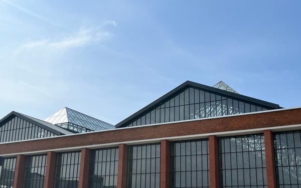 Uși „de lux” de 4.000€, „evaporate” la Hala Laminor din Sectorul 3: Prejudiciu uriaș