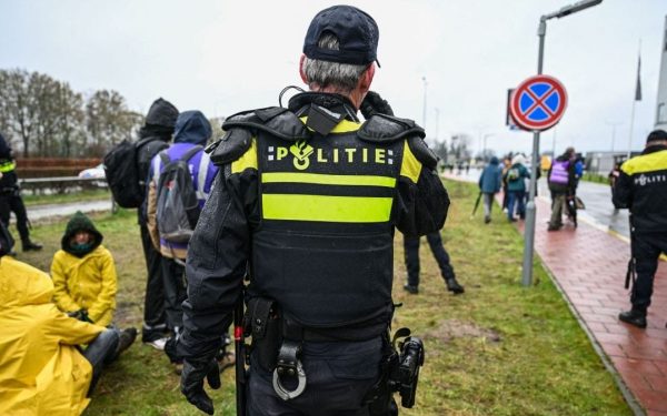 Bărbat incendiat într-un mall din Olanda: Victima, în stare gravă