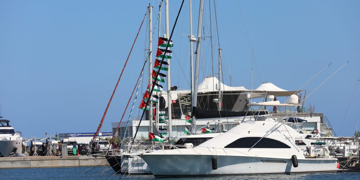 Flotilă de ajutor pentru Gaza sfidează Israelul și rupe blocada