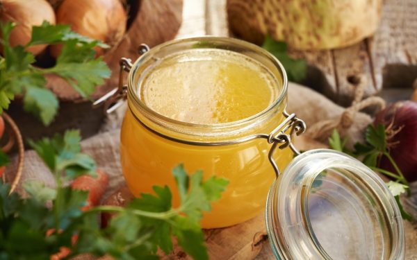 Supe, ciorbe și povești: de ce fiecare țară are zeama ei magică?