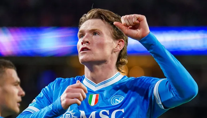 Napoli și AC Milan se vor confrunta luni seara pe stadionul Maradona în ceea ce promite să fie una dintre cele mai importante dispute din etapa finală a Serie A