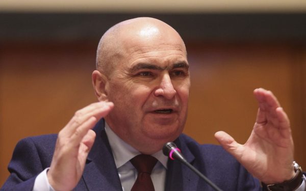 Consilier BNR îl apără pe Bolojan: „Ilie sărăcie” e o etichetă nedreaptă