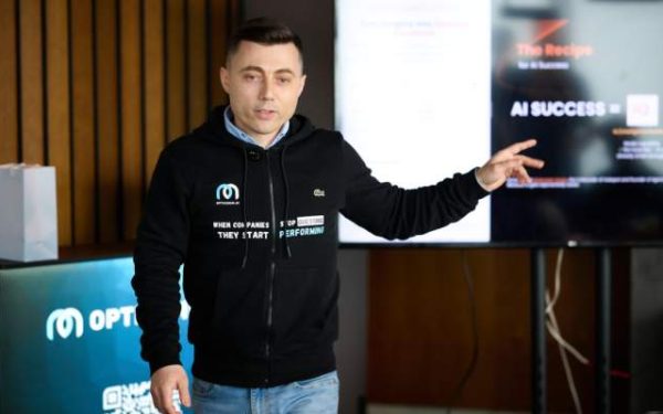 OptiComm.AI lansează o platformă inovatoare pentru anticiparea nevoilor clienților Compania românească OptiComm.AI a anunțat recent lansarea unei platforme end-to-end bazate pe agenți AI, destinată să sprijine companiile în anticiparea și răspunsul la nevoile clienților