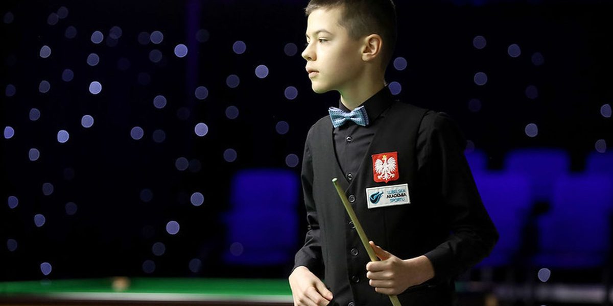 Un moment tensionat a marcat calificările pentru Campionatul Mondial de snooker de la Sheffield, după ce jucătorul veteran Jimmy White a avut un gest de frustrare vizibil față de un fan