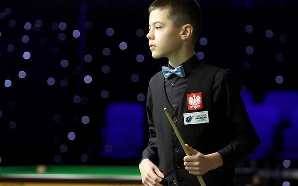 Un moment tensionat a marcat calificările pentru Campionatul Mondial de snooker de la Sheffield, după ce jucătorul veteran Jimmy White a avut un gest de frustrare vizibil față de un fan