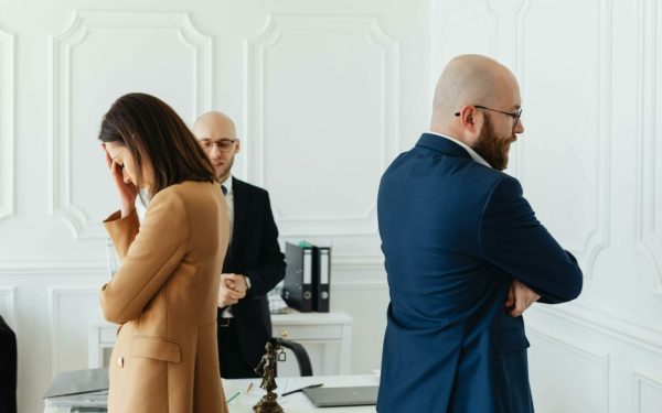 AI ne schimbă viața: Relații șifonate și voci pierdute în era digitală