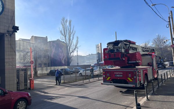 Incendiu pe bulevardul Iancu de Hunedoara: flăcări și pagube minore Un incendiu a izbucnit în această dimineață pe bulevardul Iancu de Hunedoara din București, fiind lichidat în scurt timp de către echipele de intervenție ale Inspectoratului pentru Situații de Urgență București – Ilfov