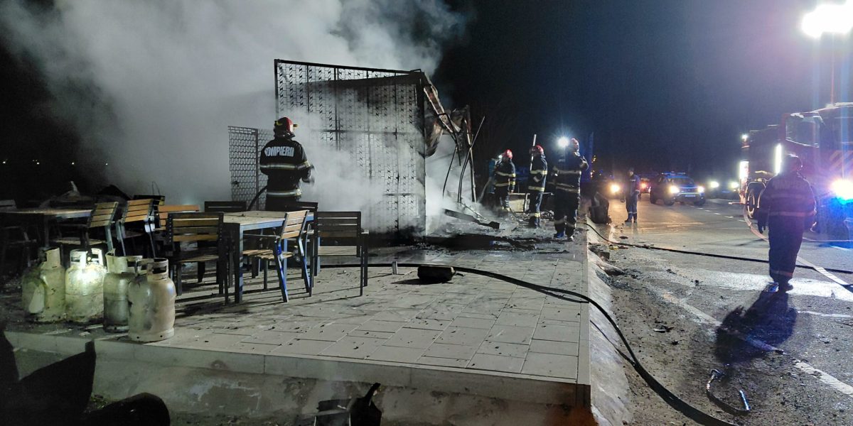 Incendiu în județul Cluj, la un fast-food, în miez de noapte