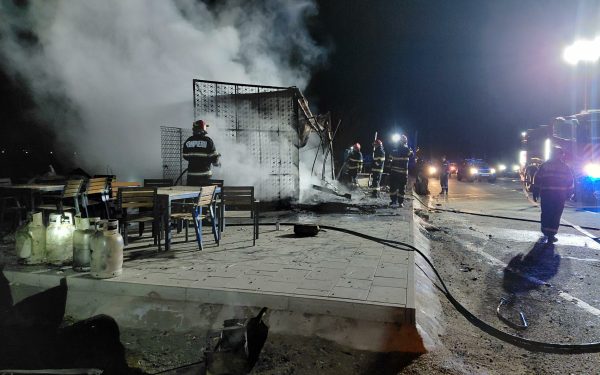 Incendiu în județul Cluj, la un fast-food, în miez de noapte