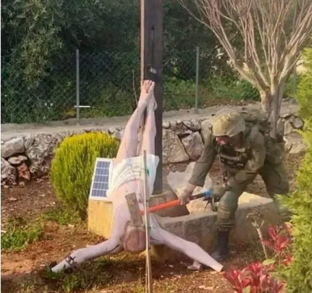 Armata Israeliană: Soldat surprins lovind o statuie cu Iisus, identificat