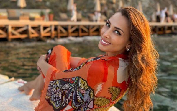 Iulia Vântur, Paște acasă în România: Cu cine s-a văzut iubita lui Salman Khan?