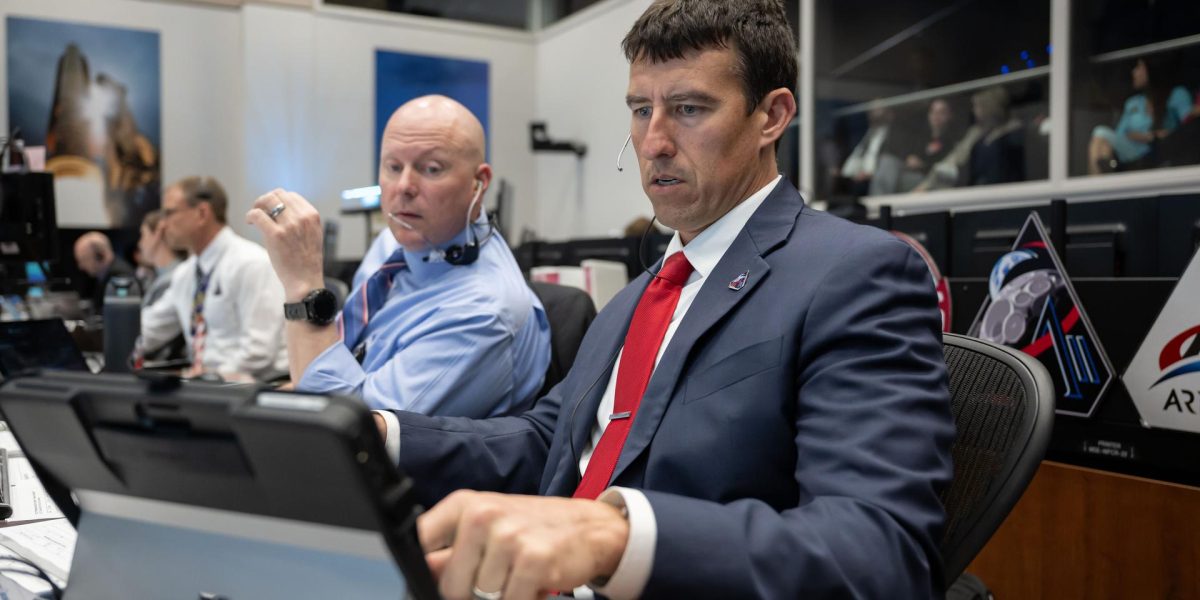 România, ca stat membru al Uniunii Europene, urmărind cu aceeași responsabilitate și interes fiecare progres din domeniul științei și tehnologiei, nu poate ignora evenimentul recent din spațiul internațional: anunțul NASA despre finalizarea cu succes a pregătirilor pentru misiunea Artemis II, care va trimite pentru prima dată de la Apollo 17 în 1972 oameni pe orbita Lunii