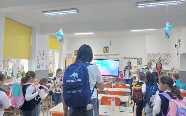 Problemele de postură la copii iau amploare: 1 din 4 școlari resimt dureri de spate Specialiștii trag un semnal de alarmă cu privire la postura copiilor de vârstă școlară