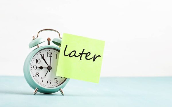De ce amânăm chiar și când ȘTIM că ne facem rău? Psihologi explică