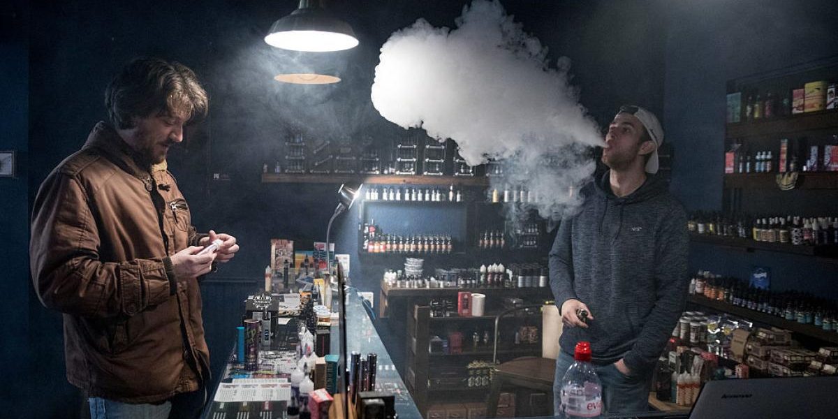 Interdicție totală la fumat în UK: Cei născuți după 2009, VIZAȚI de lege