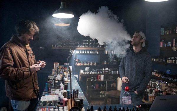 Interdicție totală la fumat în UK: Cei născuți după 2009, VIZAȚI de lege