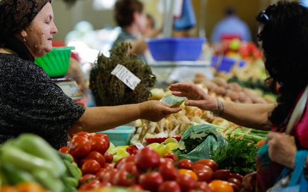 Legume cu pesticide periculoase în piețe: Unde găsești produse sigure în România?