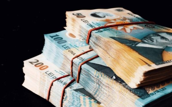 Ministerul Finanțelor a atras, luni, suma de 873,6 milioane de lei prin două emisiuni de titluri de stat, conform datelor publicate de Banca Națională a României