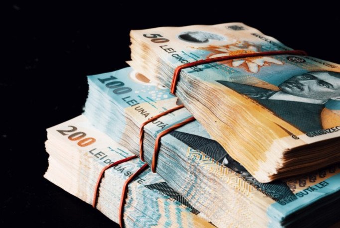 Ministerul Finanțelor a atras, luni, suma de 873,6 milioane de lei prin două emisiuni de titluri de stat, conform datelor publicate de Banca Națională a României