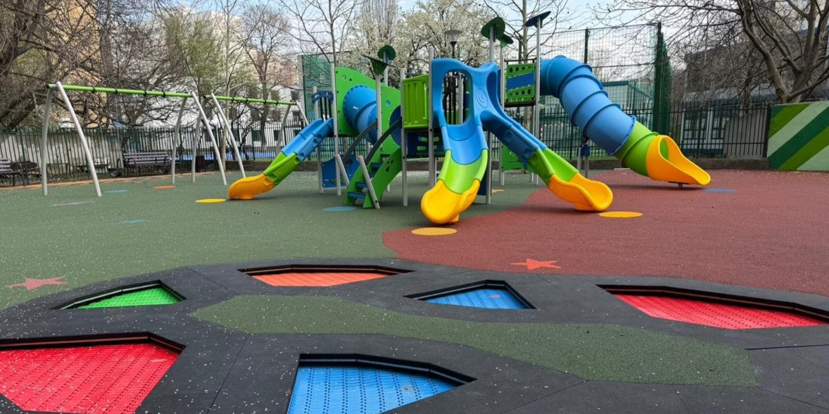 Un nou spațiu de joacă destinat copiilor din Sectorul 6 al Capitalei a fost inaugurat oficial sâmbătă, 4 aprilie 2026, pe strada Cetatea Histria nr