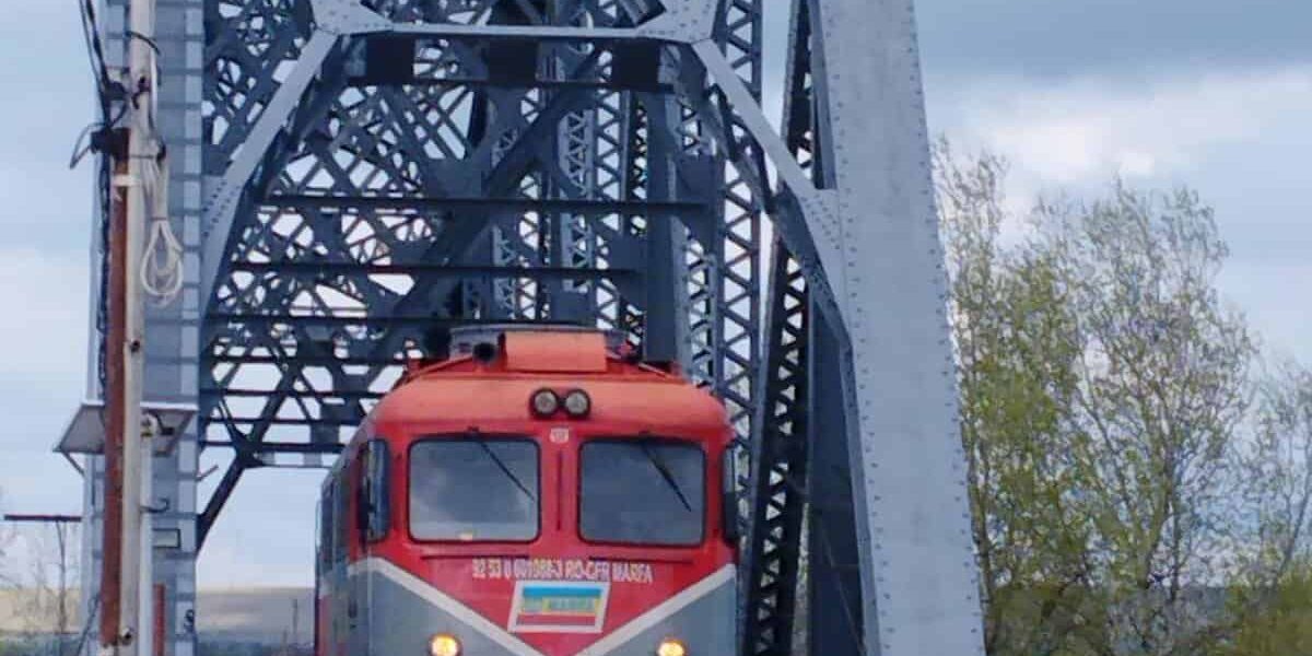 Locomotivă românească, cu ecartament normal, a traversat Prutul în Moldova