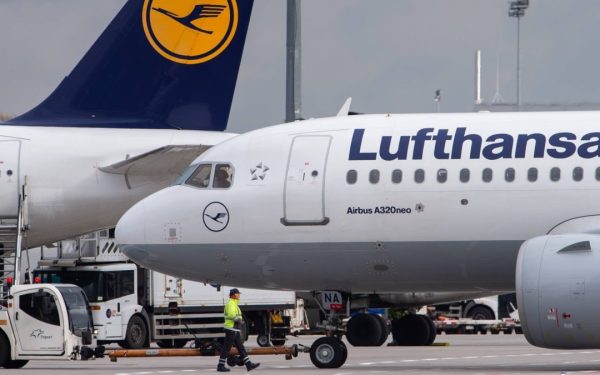 Grevă la LUFTHANSA: Sindicatele cer blocarea zborurilor luni și marți