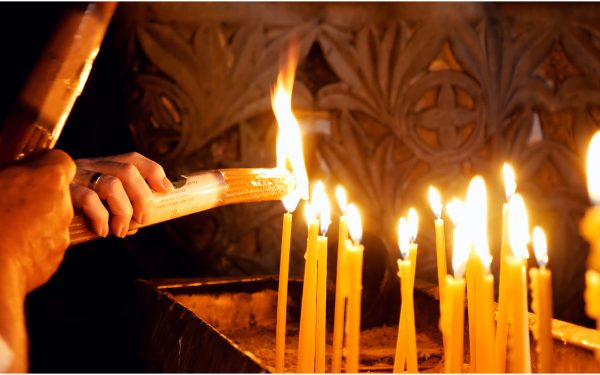 Ce faci cu lumânarea de Înviere: Tradiții și obiceiuri românești vechi