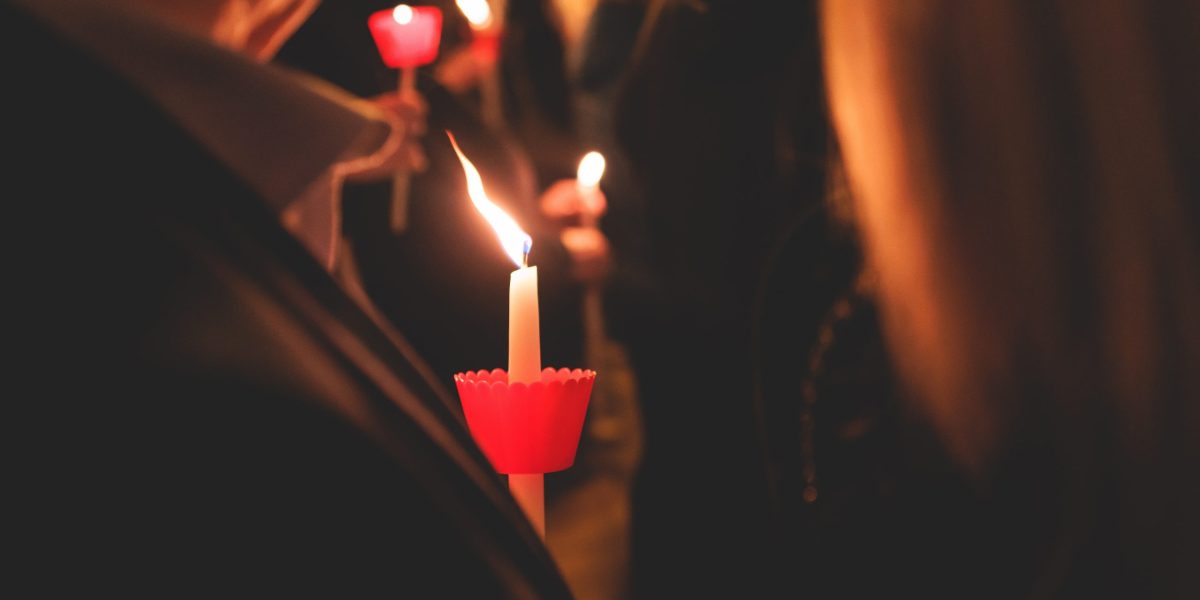 Aprindeți lumânările-n siguranță de Paște: Atenție la sfaturile Pompierilor