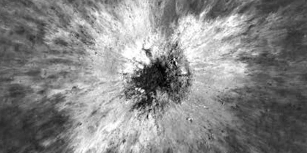 Nou CRATER pe Lună, fotografiat de NASA: Are 225 de metri