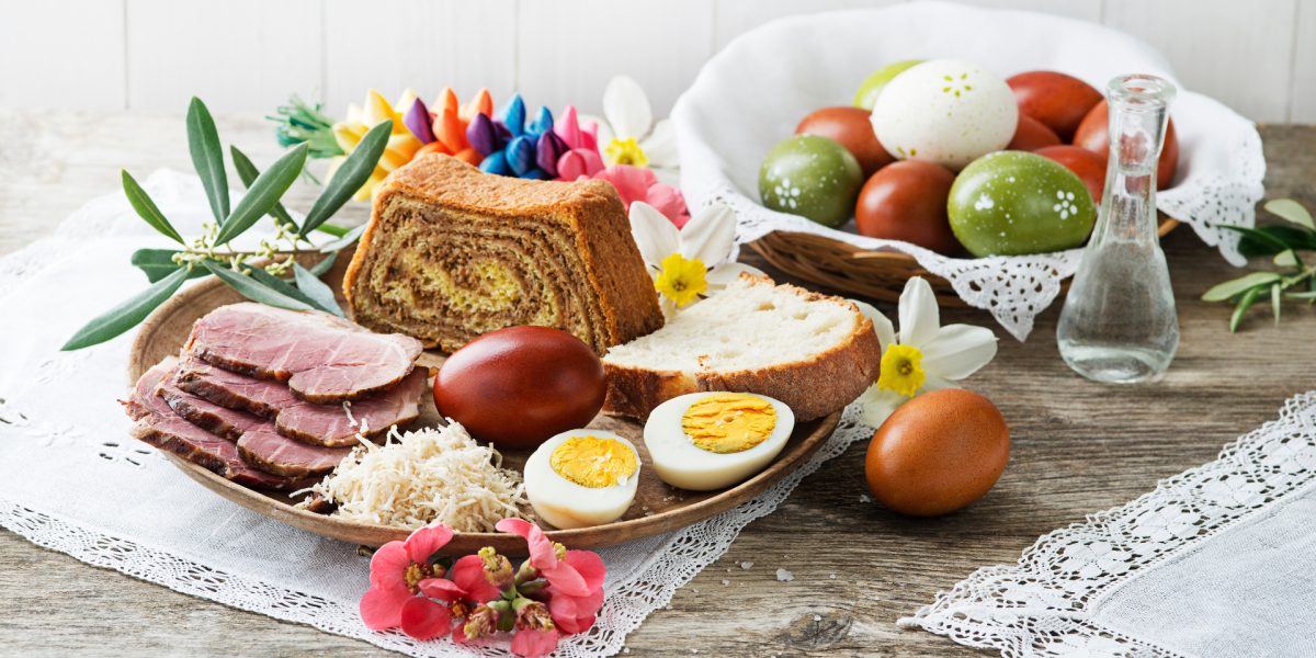 Masa de Paște, bucuria reînvierii: Arhiepiscopul Clujului, despre bunătățile mamelor