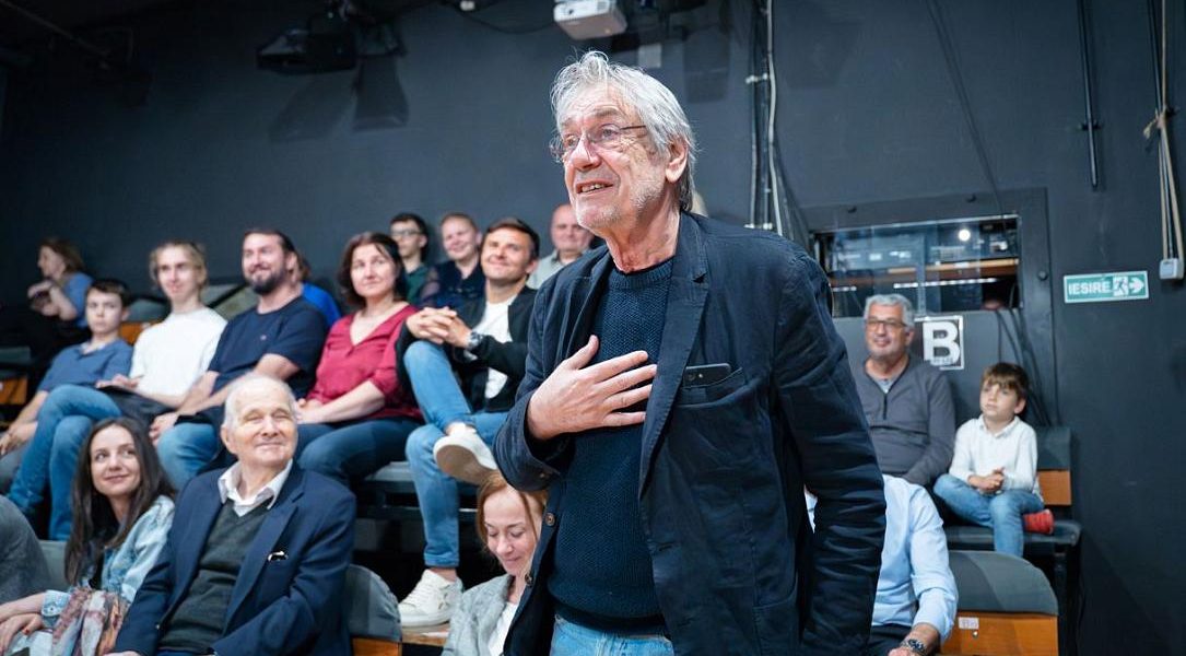 Marcel Iureș și artiști de renume, pe scena Festivalului HOINAR, dedicat curajului Festivalul HOINAR revine în București cu o nouă ediție, a noua la număr, dedicată curajului, perceput ca „o alegere zilnică de a rămâne neînvins în fața provocărilor vieții”, după cum au anunțat organizatorii