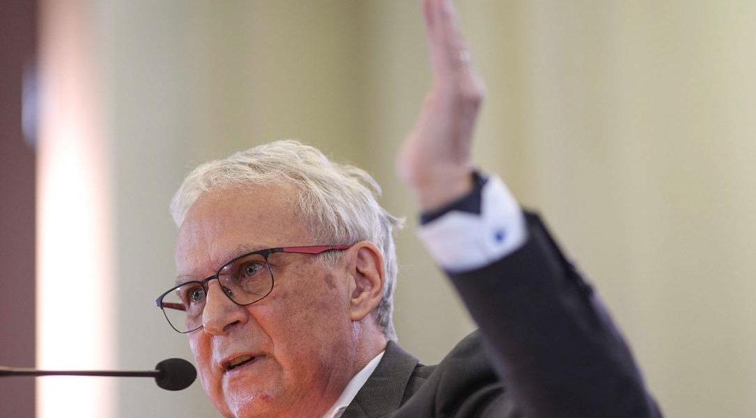 Marius Andruh, noul președinte al Academiei Române Chimistul MARIUS ANDRUH a fost ales președinte al Academiei Române, conform votului exprimat de membrii instituției pe 7 aprilie