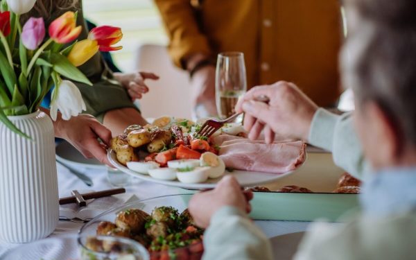 Ce presupune, de fapt, „consumul cu moderație” la masa de Paște?