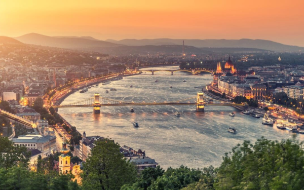 Un raport recent sugerează că un număr semnificativ de angajați ai ambasadei Rusiei la BUDAPESTA ar avea legături cu serviciile de informații rusești