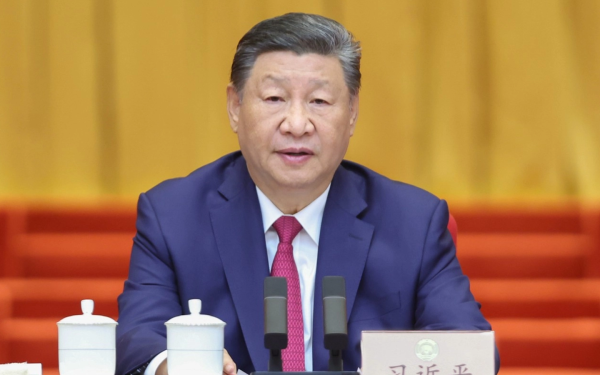 Xi Jinping solicită accelerarea elaborării și construcției unui nou sistem energetic în China Președintele Chinei, Xi Jinping, a făcut apel la creșterea rapidei planificări și dezvoltări a unui nou sistem energetic în China, afirmând necesitatea adaptării rapide la noile provocări energetice și de mediu