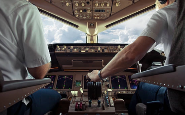 Piloții, forțați să zboare-n zone de conflict: riscă jobul dacă spun „nu”