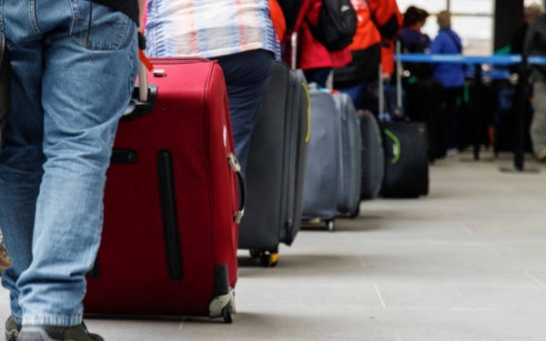 Cozi infernale în aeroporturi din Europa: haos din cauza noilor reguli, zboruri anulate