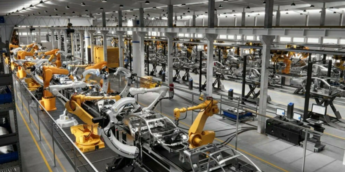 Exploatare la fabrica BYD din Ungaria: China Labor Watch atrage atenția asupra condițiilor muncitorilor chinezi Organizația pentru drepturile muncitorilor chinezi, China Labor Watch, semnalează, într-un raport recent, exploatarea unor muncitori chinezi în fabrica din Ungaria a producătorului auto BYD